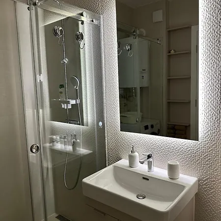 Alpha Apartment *