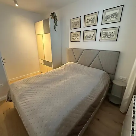 Alpha Apartment *